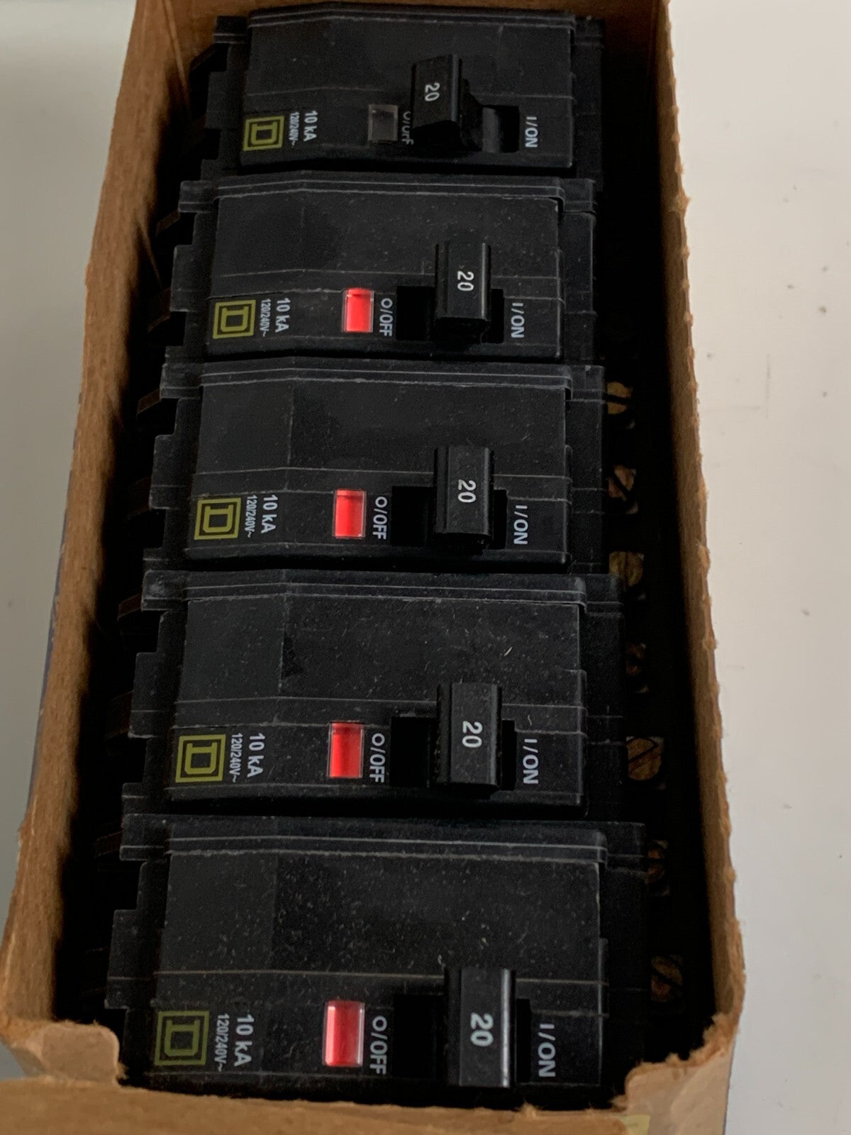 SQUARE D 20 AMP BOLT ON CIRCUIT BREAKER QOB 220 5 PER BOX