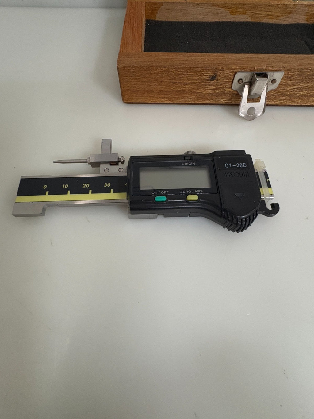 MITUTOYO CORP 500-150-20 DIGITAL MODEL CD-10CK W/SWAN C1-200 IN WOOD CASE