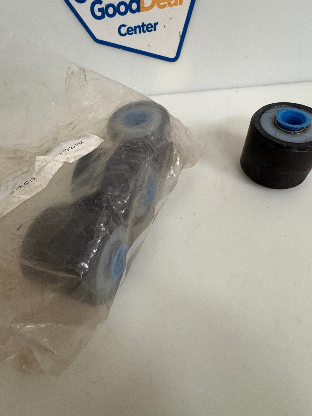 LOT OF 4 CROWN LIFT TRUCKS ROLLER ASM