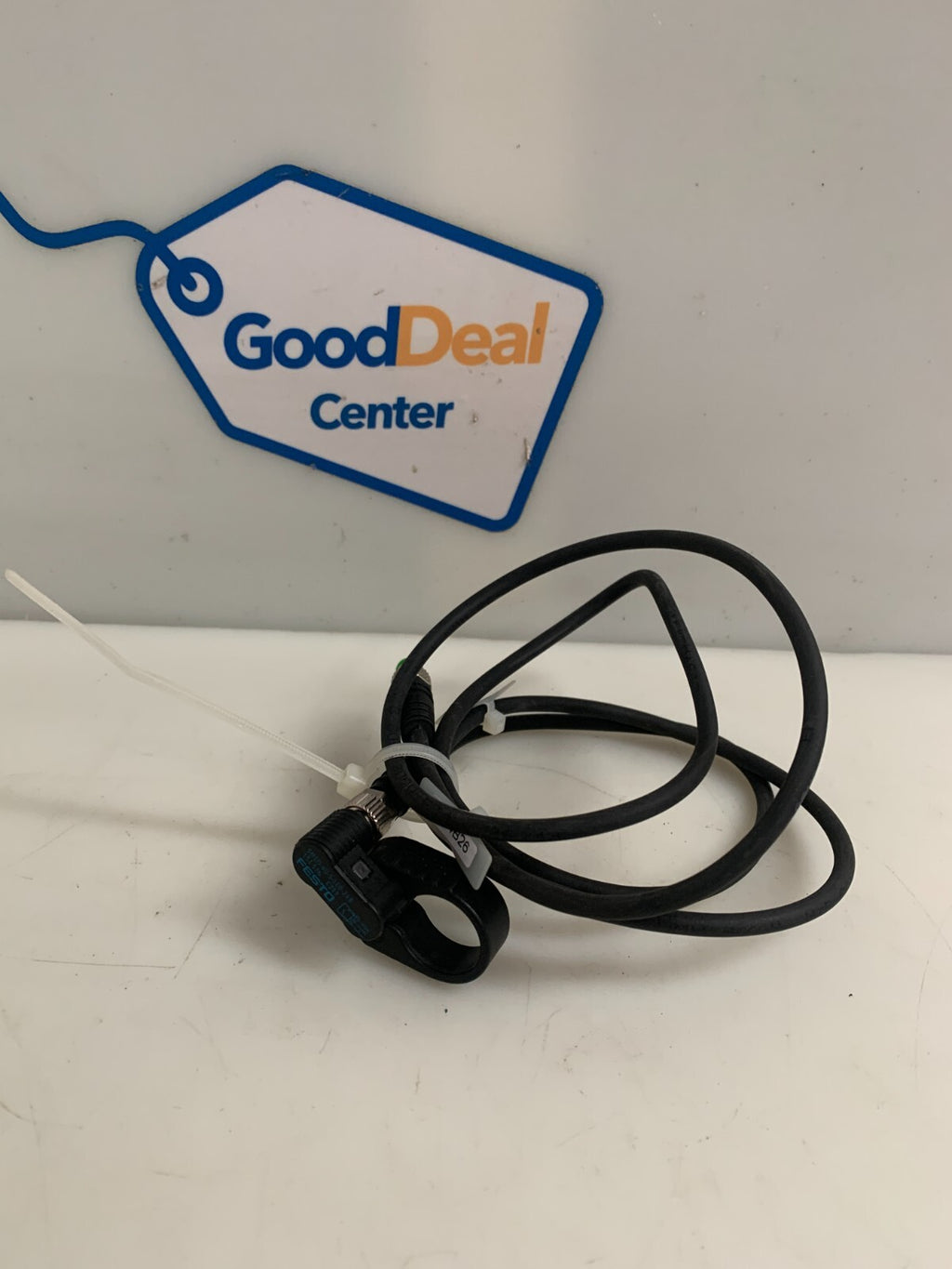 FESTO PROXIMITY SENSOR WITH CABLE #151526 SMEO-4U-S-LED-24-B