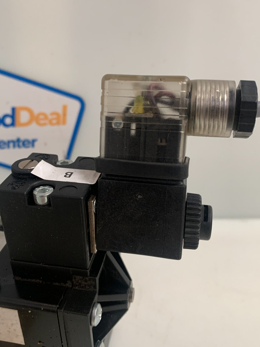 PNEUMAX SOLENOID VALVE 1011.53.31.3.5.M3R