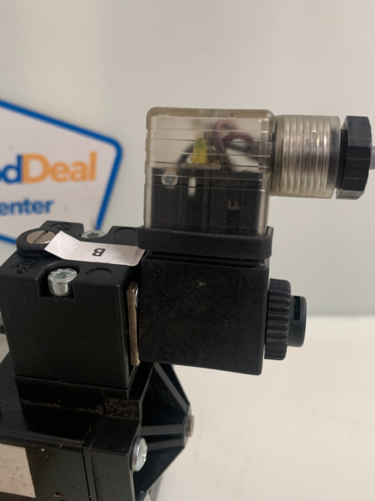 PNEUMAX SOLENOID VALVE 1011.53.31.3.5.M3R