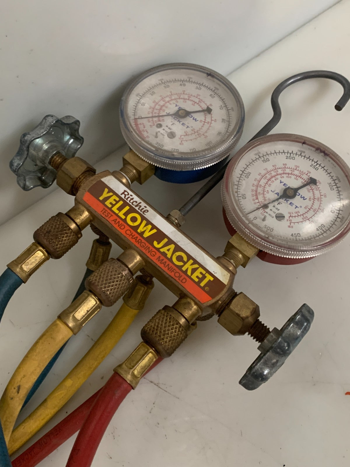 RITCHIE YELLOW JACKET TEST AND CHARGING MANIFOLD
