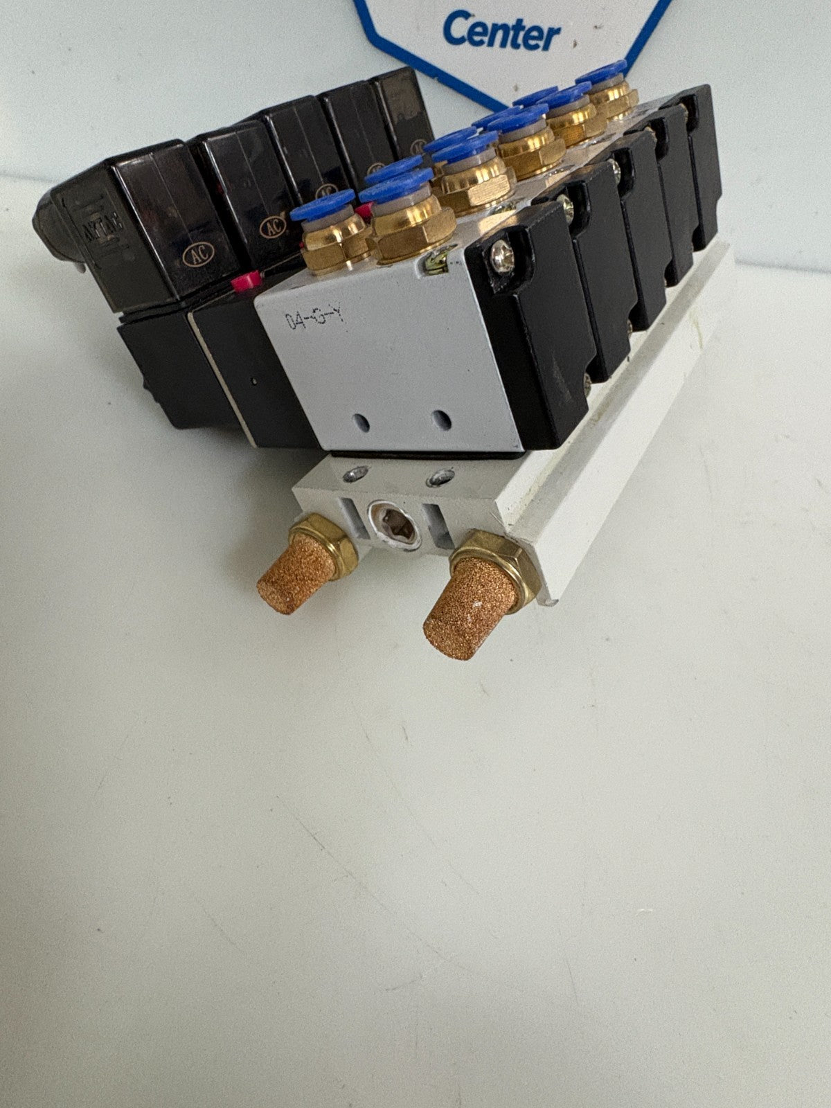 LOT OF 5 AIRTAC PNEUMATIC VALVE 4V210-08 ON DISTRIBUTION BLOCK
