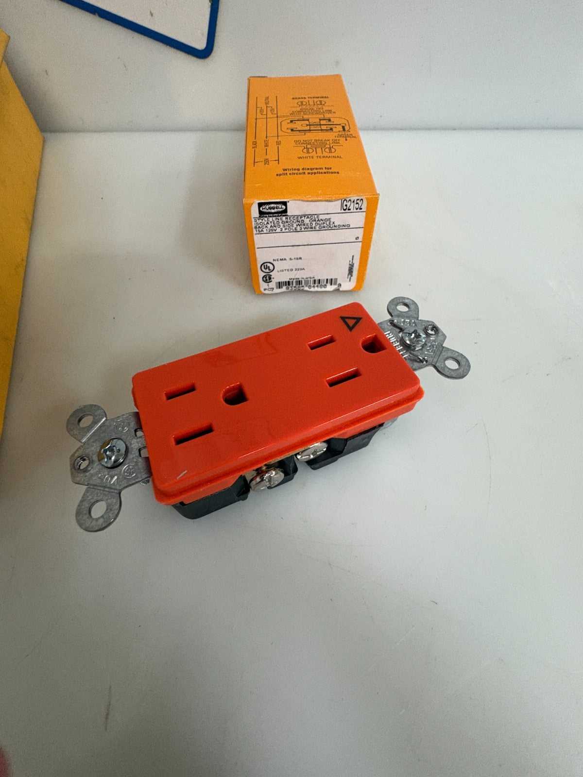 BOX OF 10 HUBBELL 15A ORANGE BACK ISOLATED GROUND RECEPTACLE #IG21521