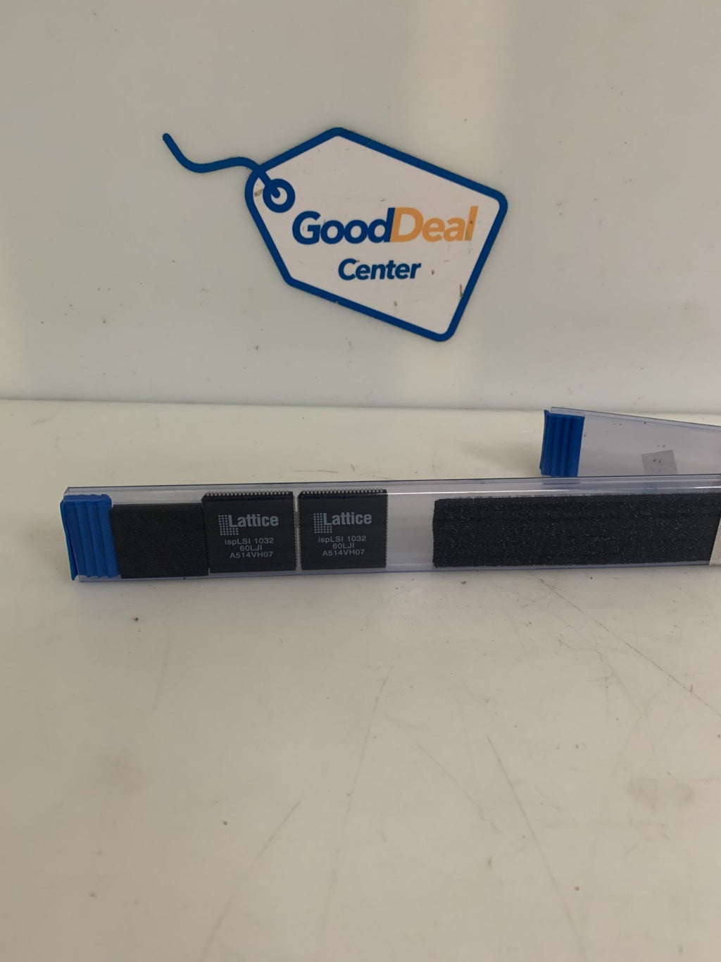 LOT OF 2 LATTICE SEMI CONDUCTOR ISPLSI 1032 60LJI