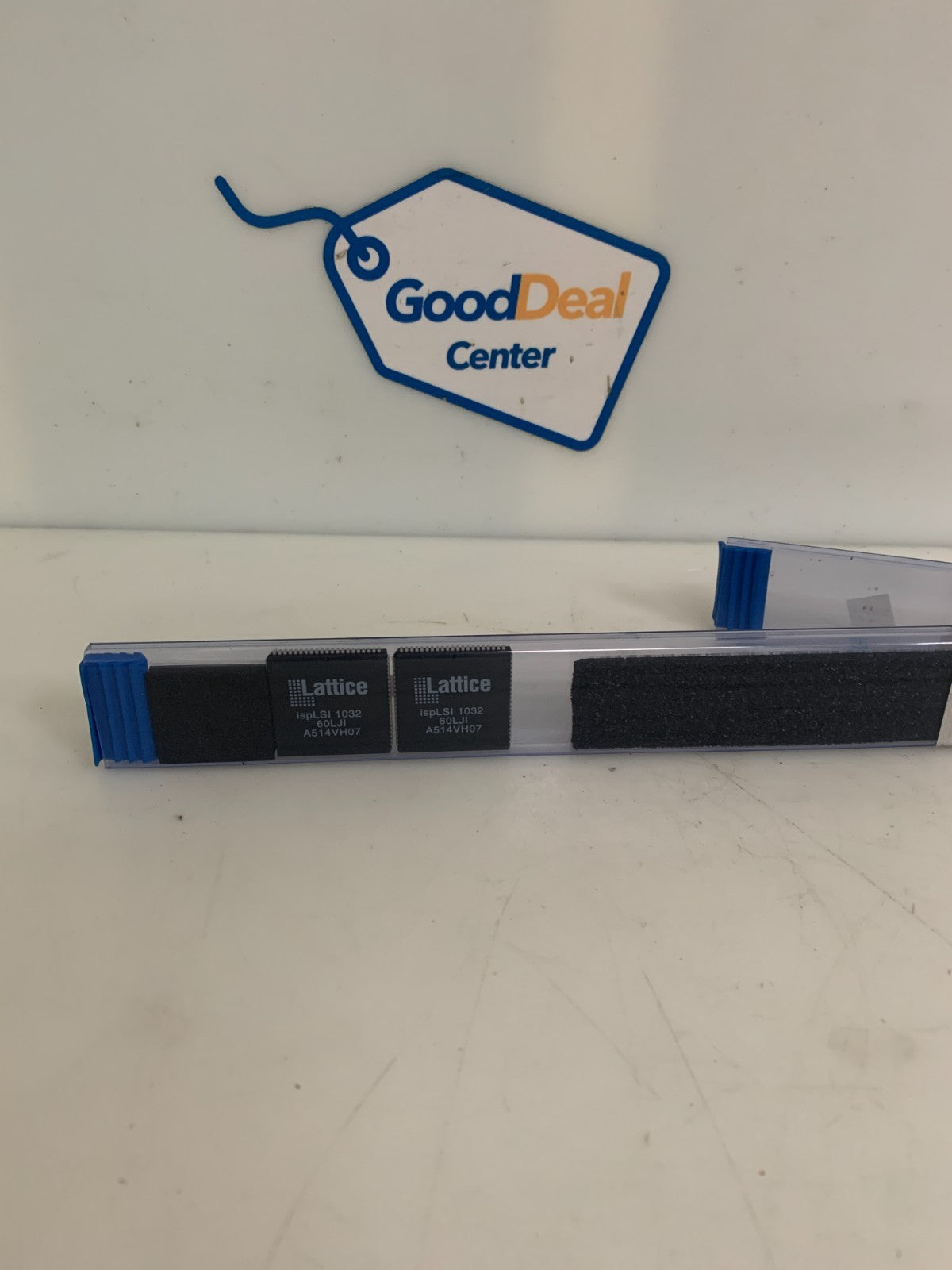 LOT OF 2 LATTICE SEMI CONDUCTOR ISPLSI 1032 60LJI