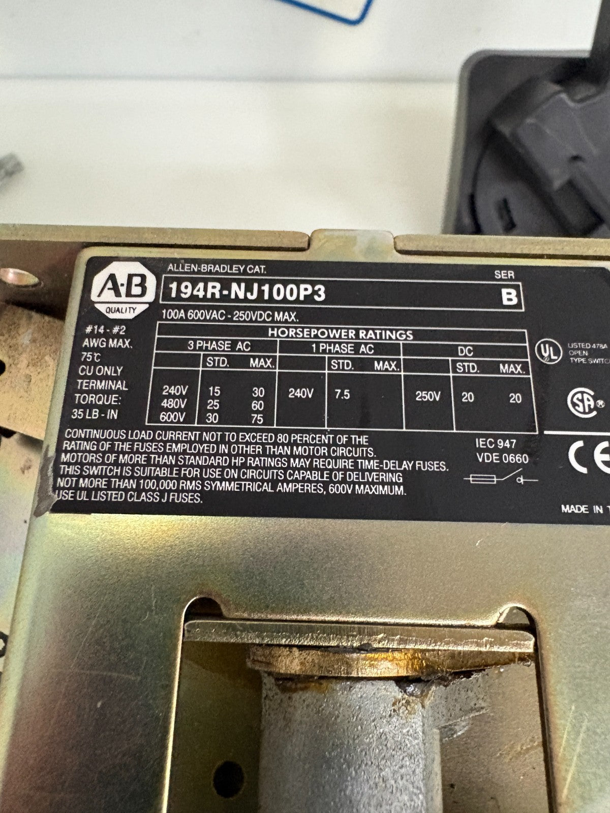 ALLEN BRADLEY DISCONNECT SWITCH 194R-NJ100P3 B W/HANDLE 194 R-HM4 A2