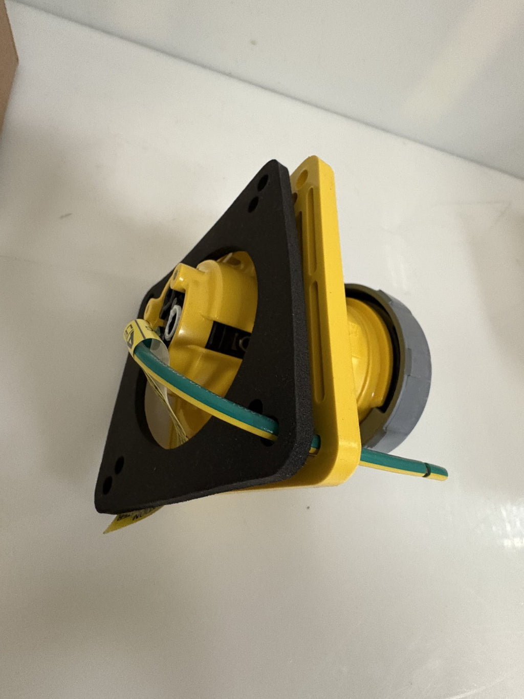 HUBBELL HBL PIN & SLEEVE RECEPTACLE HBL320R4W
