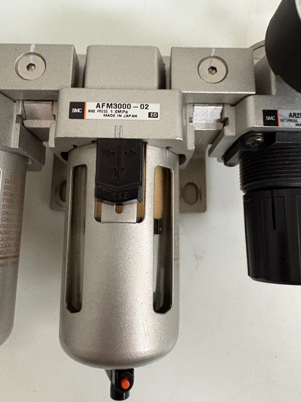 SMC AIR REGULATOR UNIT 1X AF3000-02 1X AFM3000-02 1X AR2500-02G2