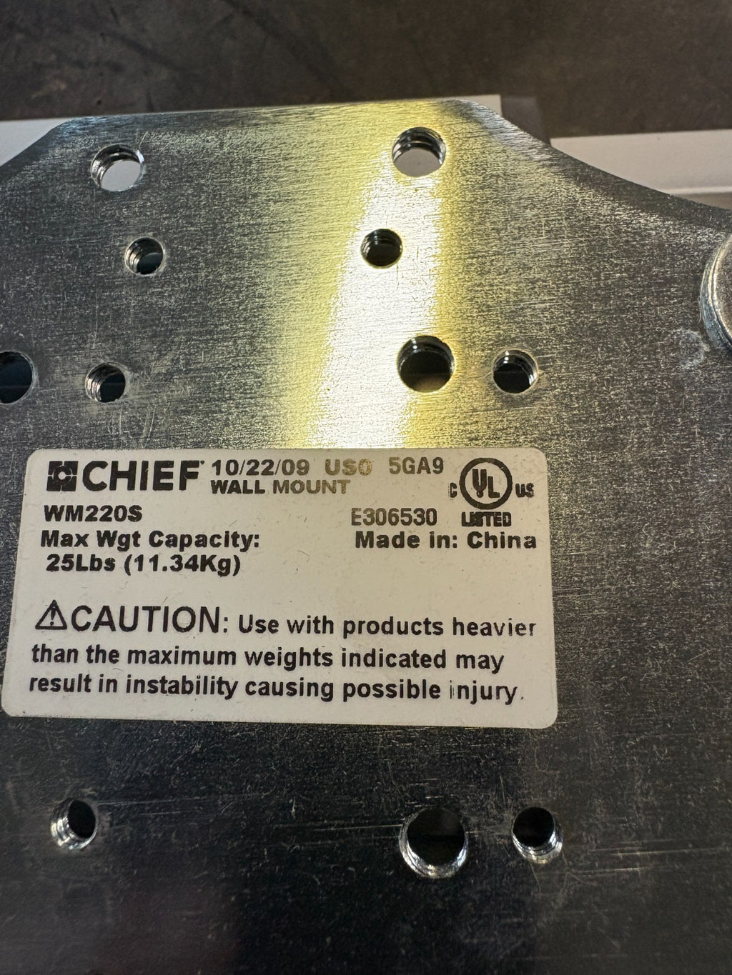 CHIEF LEGRAND DUAL STUD SHORT THROW WALL MOUNT WM220S