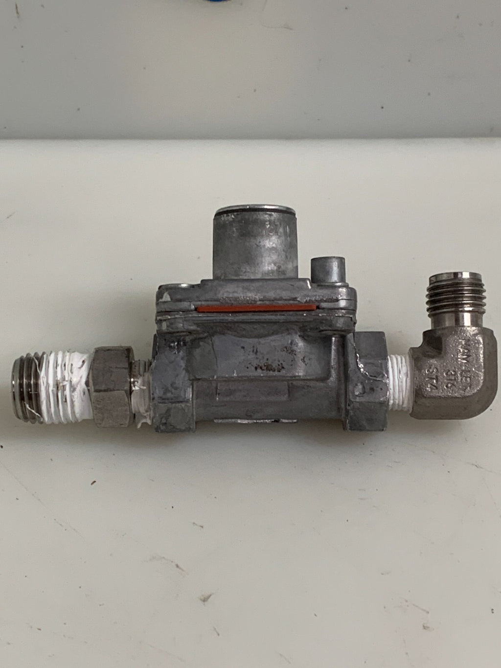 MAXITROL GAS PRESSURE REGULATOR 1/8 RV12LT