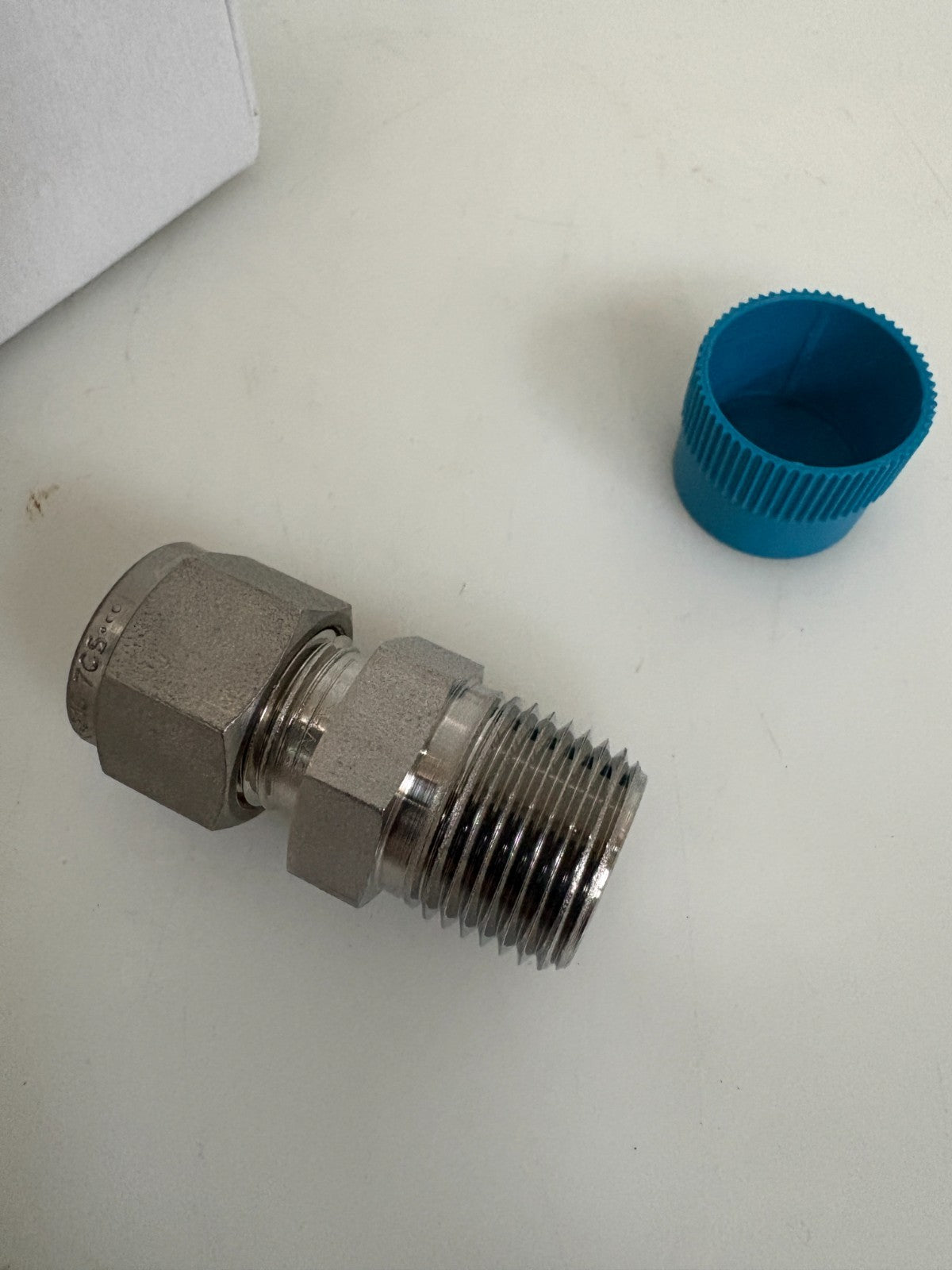 LOT OF 20 SWAGELOK TUBE FITTING MALE CONNECTOR 3/8 TUBE X 3/8 MALE PIPE