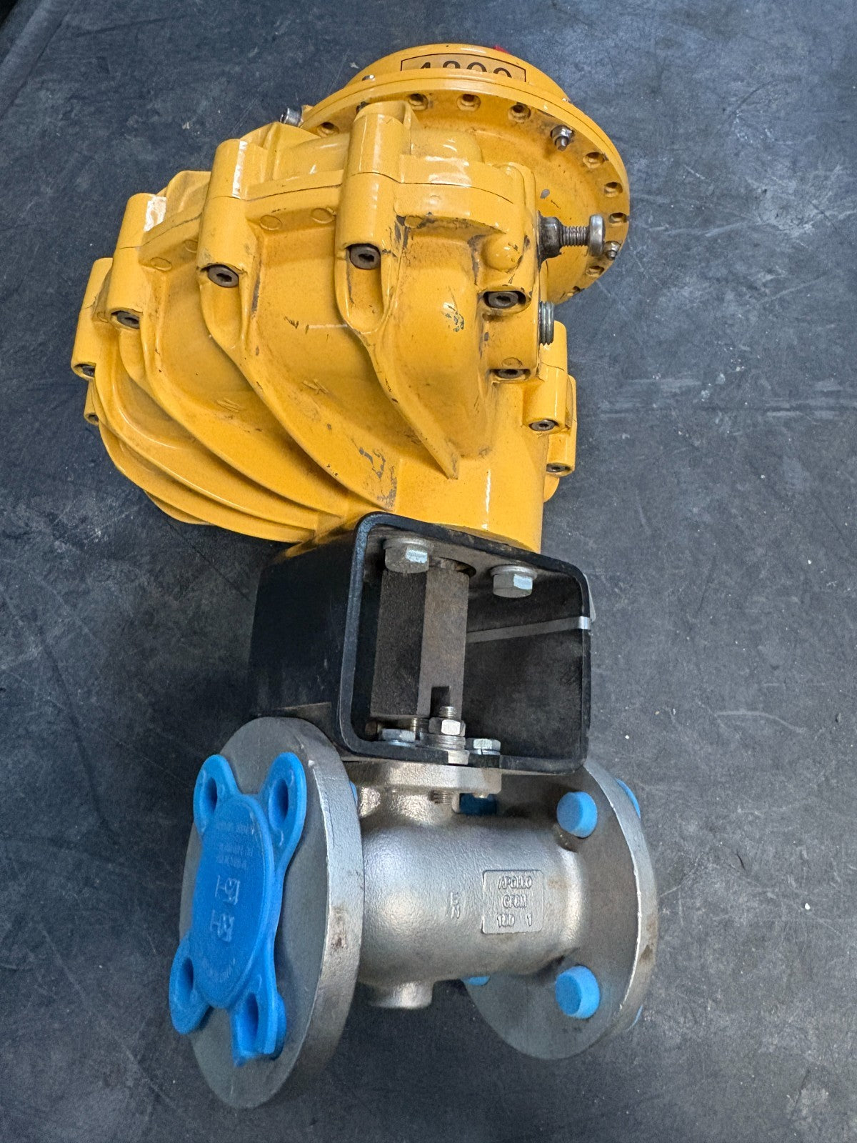 KINETROL SPRING RETURN ACTUATOR 070 W/090 AND BALL VALVE 67A205AR