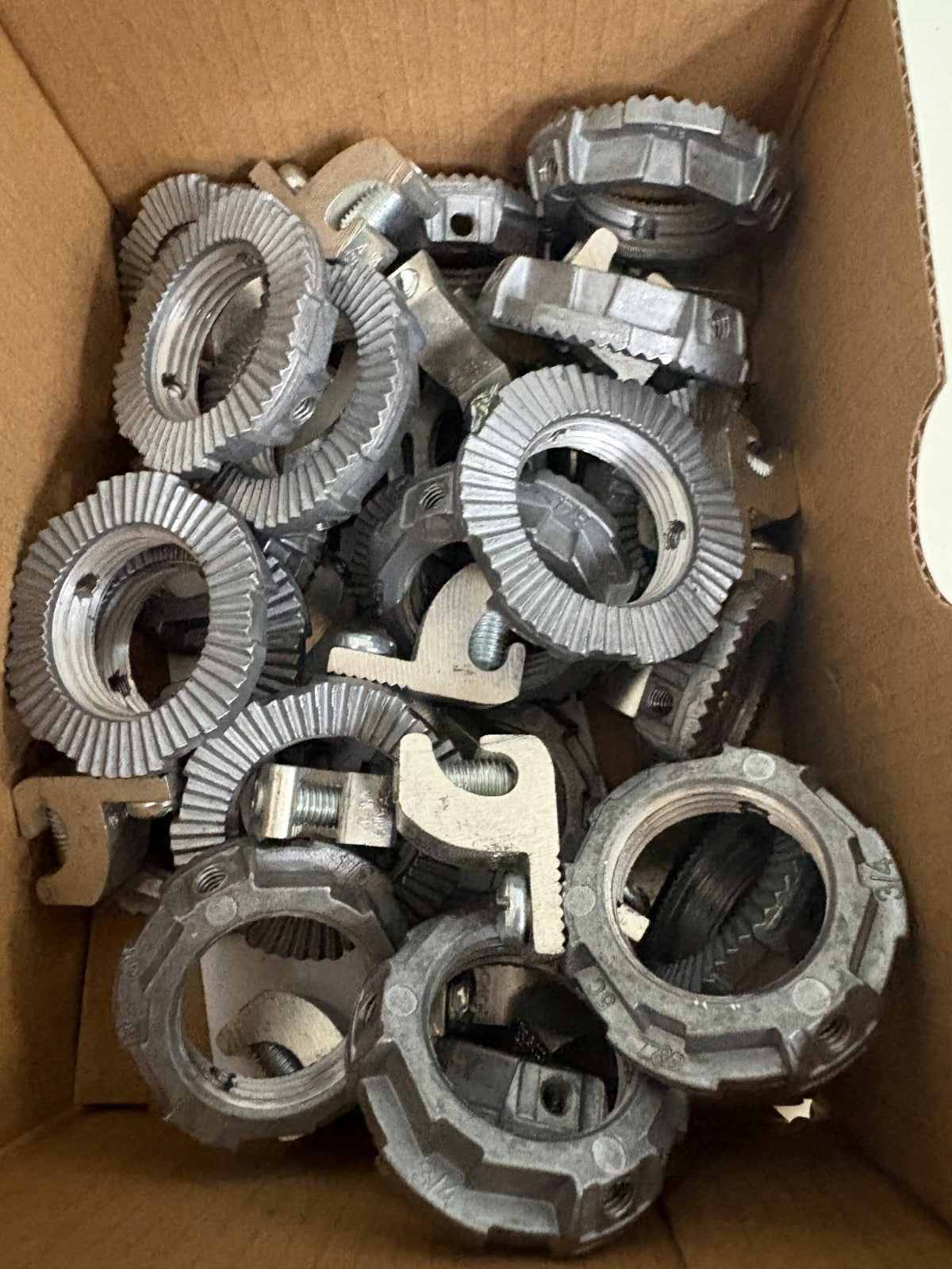 ABB THOMAS & BETTS 3/4" BOND STAR GROUNDING LOCKNUT #L075GRL 25 IN BOX3