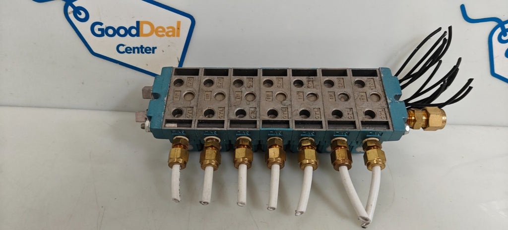 LOT OF 7 MAC PNEUMATICS VALVE 132B-114BAAA RACK2