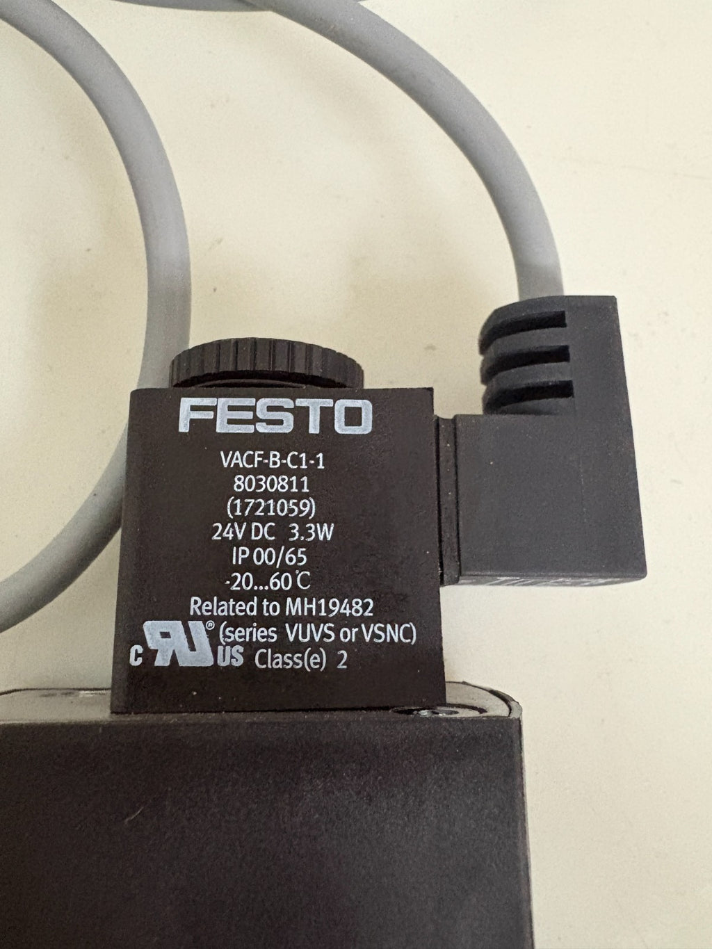 FESTO SOLENOID 8030811 VACF-B-C1-1 W/VALVE 575564 VUV5-L30-M32C-AD-G38-F8