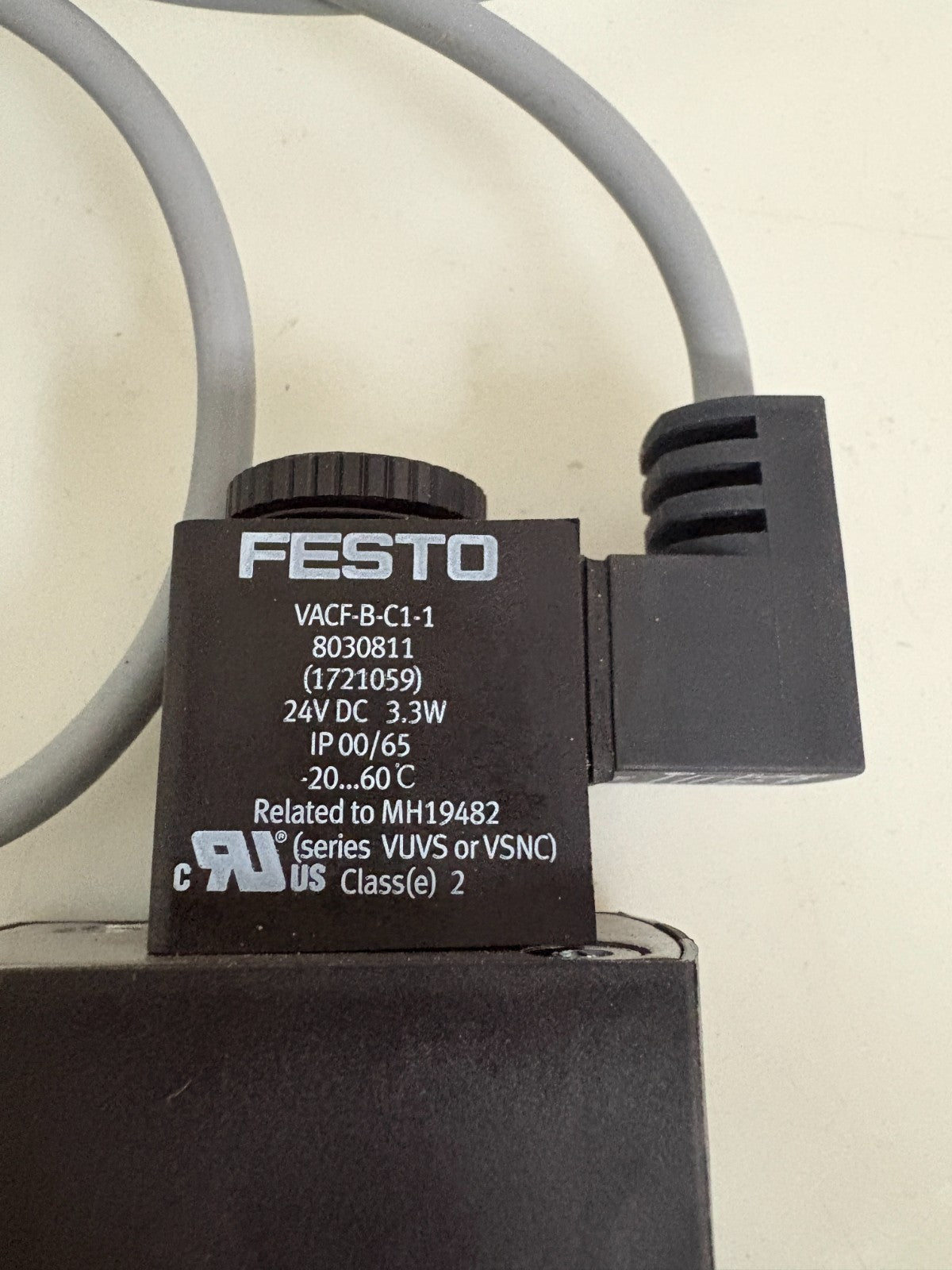 FESTO SOLENOID 8030811 VACF-B-C1-1 W/VALVE 575564 VUV5-L30-M32C-AD-G38-F8