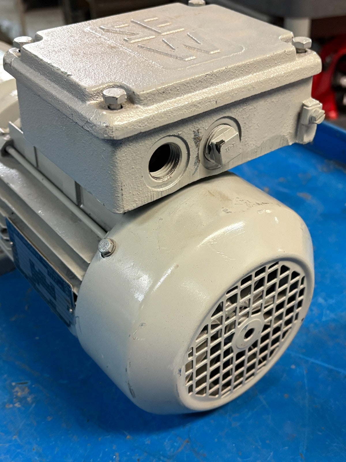 SEW EURODRIVE GEAR MOTOR R40 DT 80N4 W/R40 GEAR BOX4