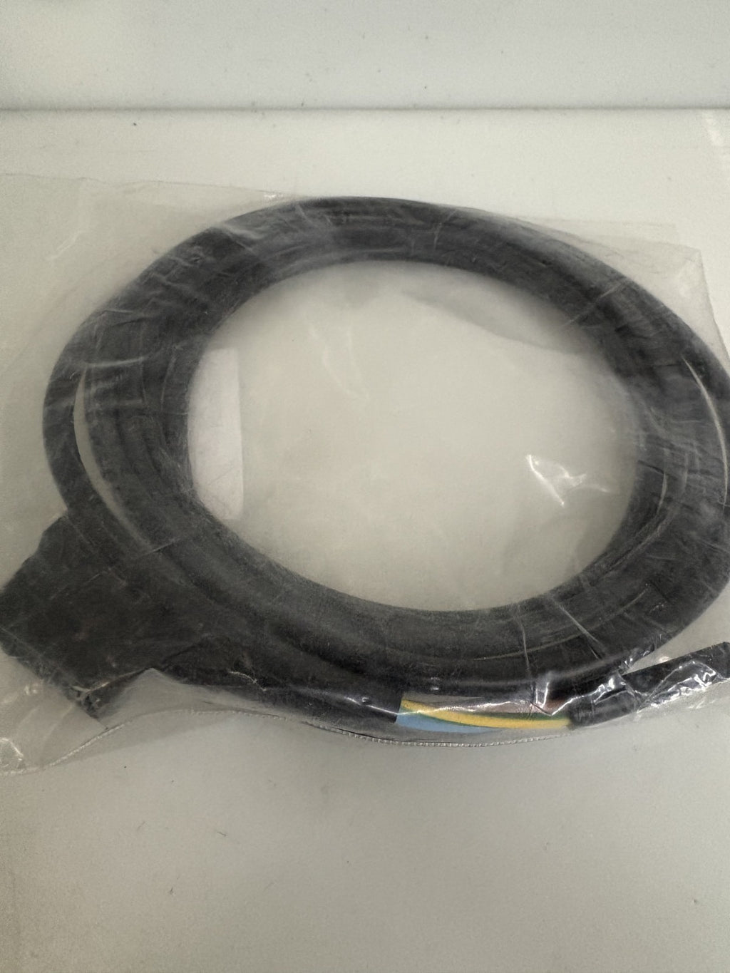 LOT OF 2 UNIST CONNECTOR CABLE 550280024