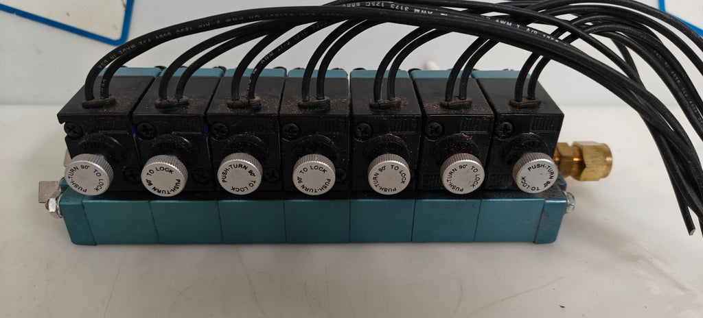 LOT OF 7 MAC PNEUMATICS VALVE 132B-114BAAA RACK1