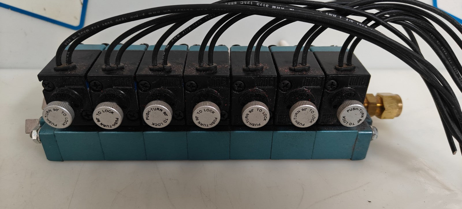 LOT OF 7 MAC PNEUMATICS VALVE 132B-114BAAA RACK1