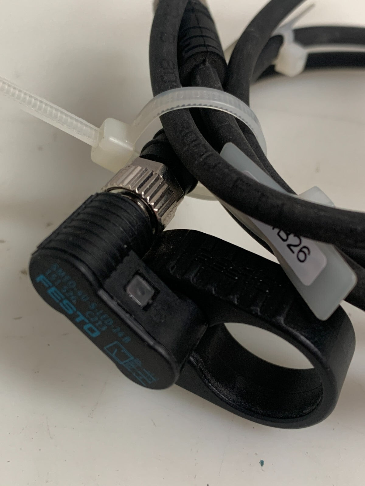 FESTO PROXIMITY SENSOR WITH CABLE #151526 SMEO-4U-S-LED-24-B1