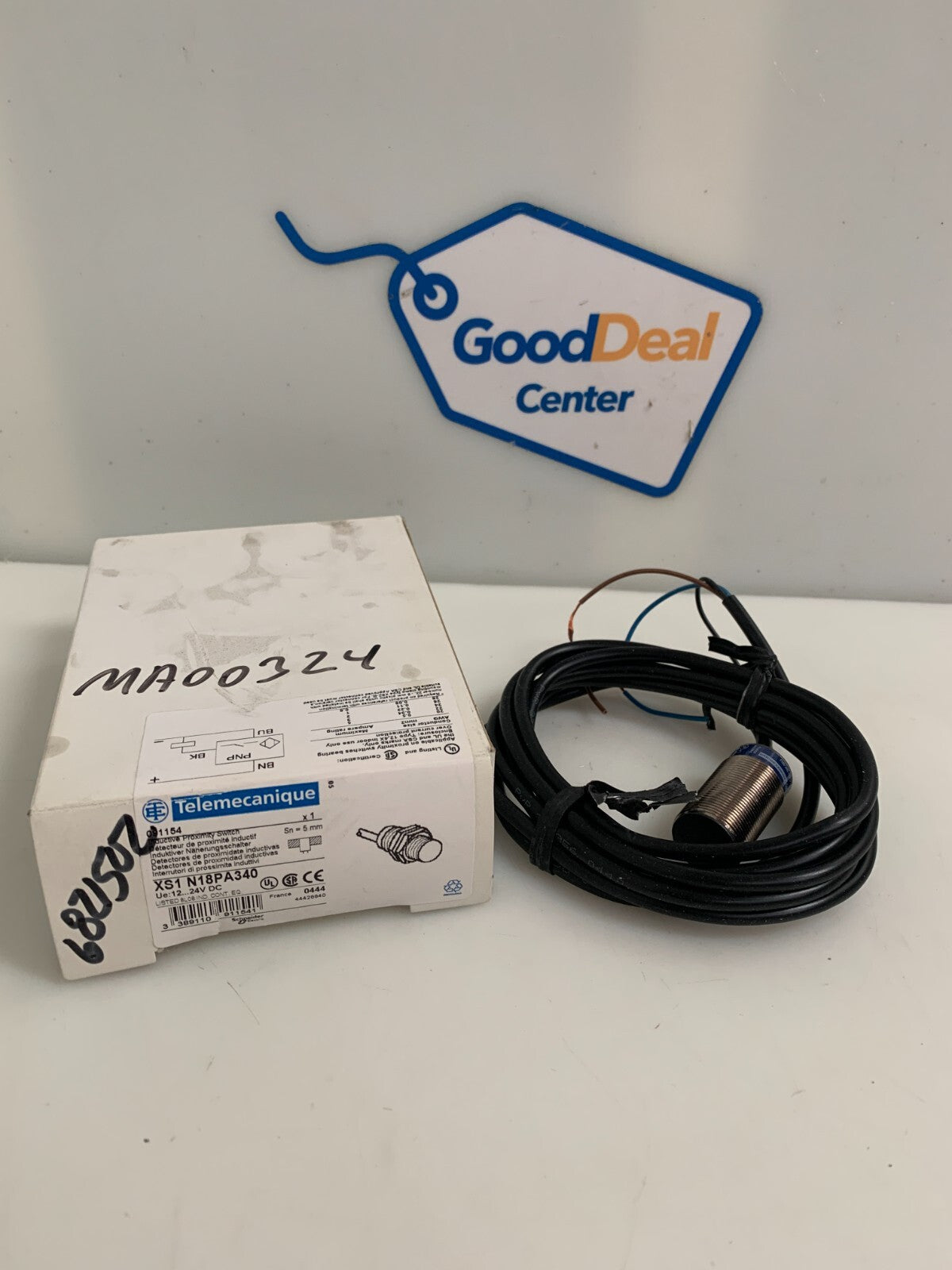 TELEMECANIQUE CONDUCTIVE PROXIMITY SWITCH XS1 N18PA340