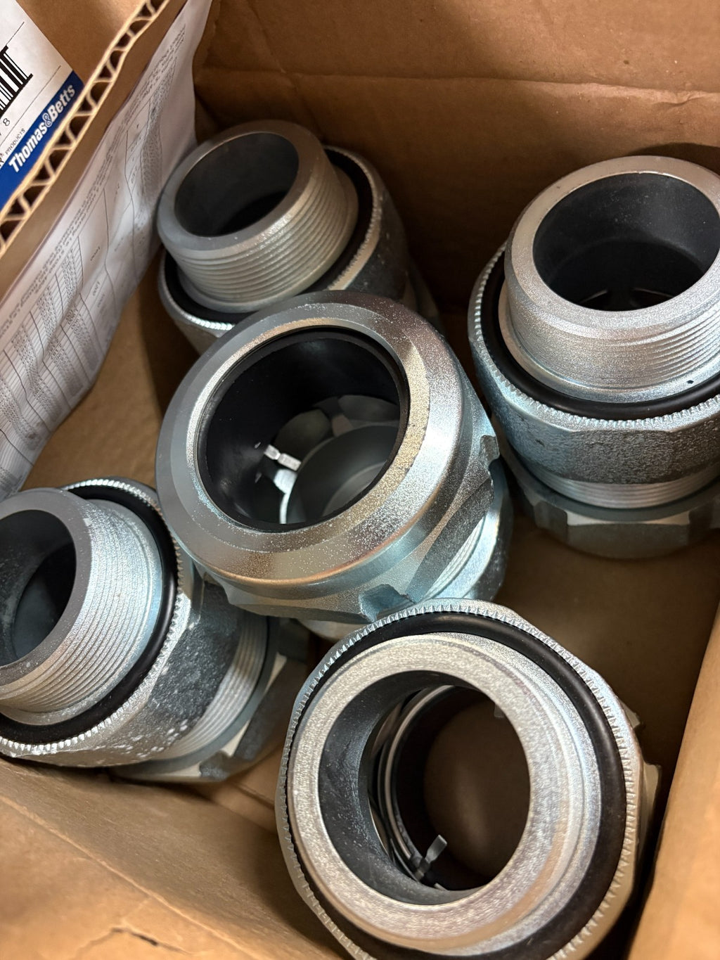 ABB THOMAS & BETTS 2" STAR TECK CABLE FITTING ST200-551S 5 IN BOX4