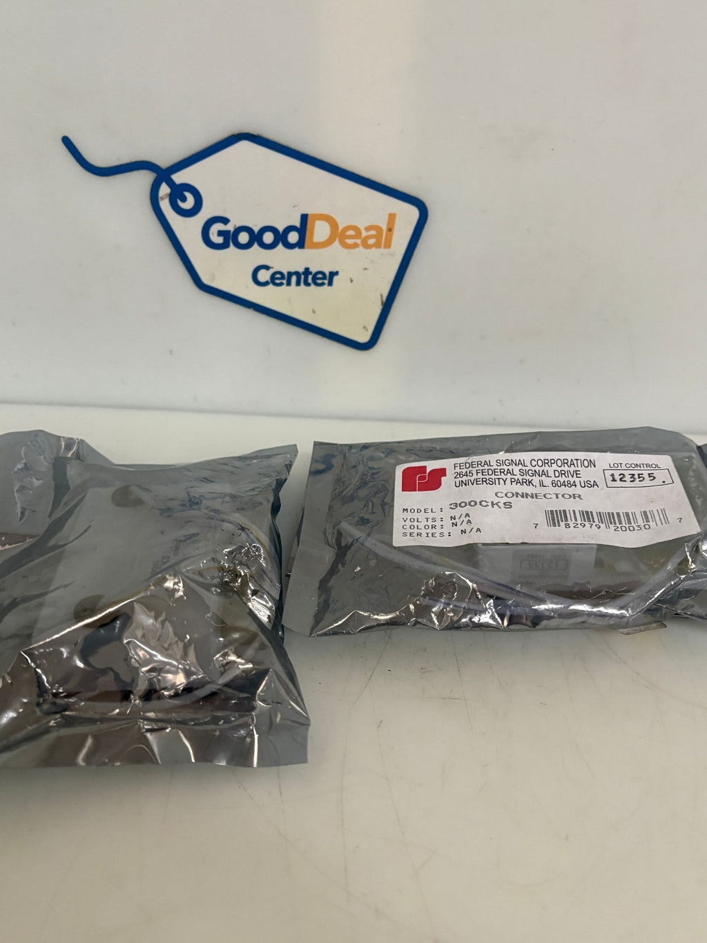 LOT OF 2 FEDERAL SIGNAL CORD CONNECTOR 300 CKS0