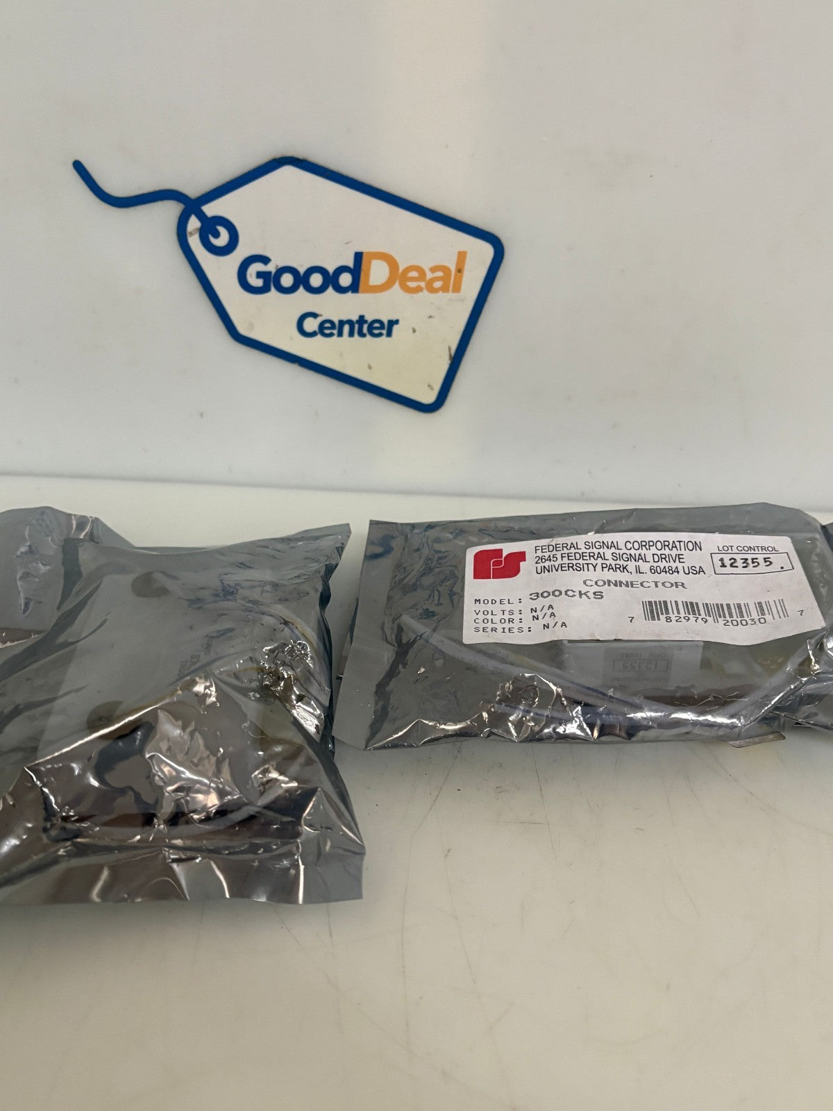 LOT OF 2 FEDERAL SIGNAL CORD CONNECTOR 300 CKS0