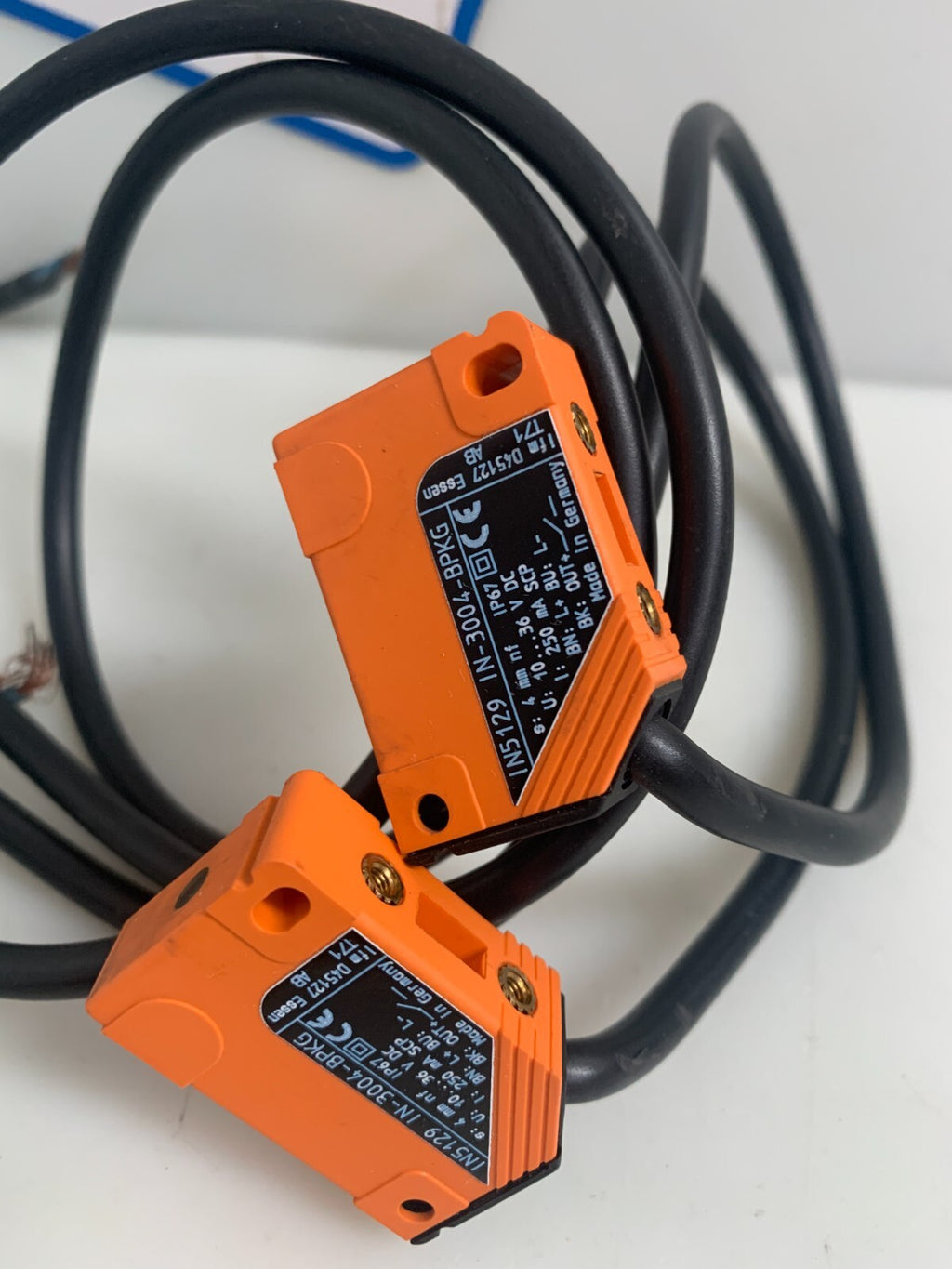 LOT OF 2 IFM PROXIMITY SENSOR IN-3004-BPKG USED1