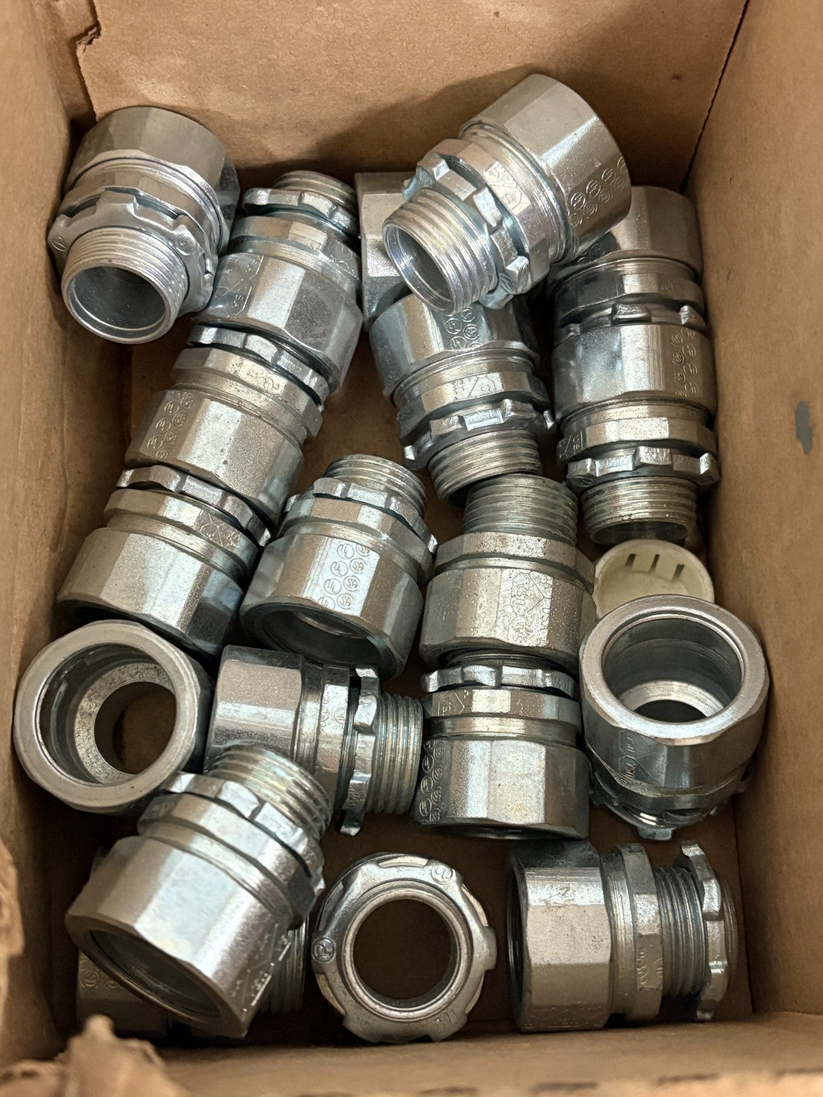 LOT OF 17 RACO HUBBELL 1/2" COMPRESSION CONNECTOR #1802