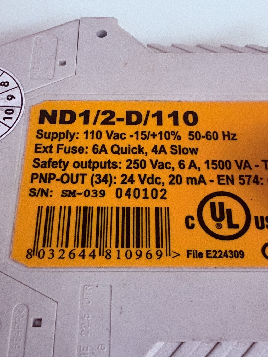 CARLO GAVAZZI TWO HAND SAFETY MODULE ND 1/2-D/110