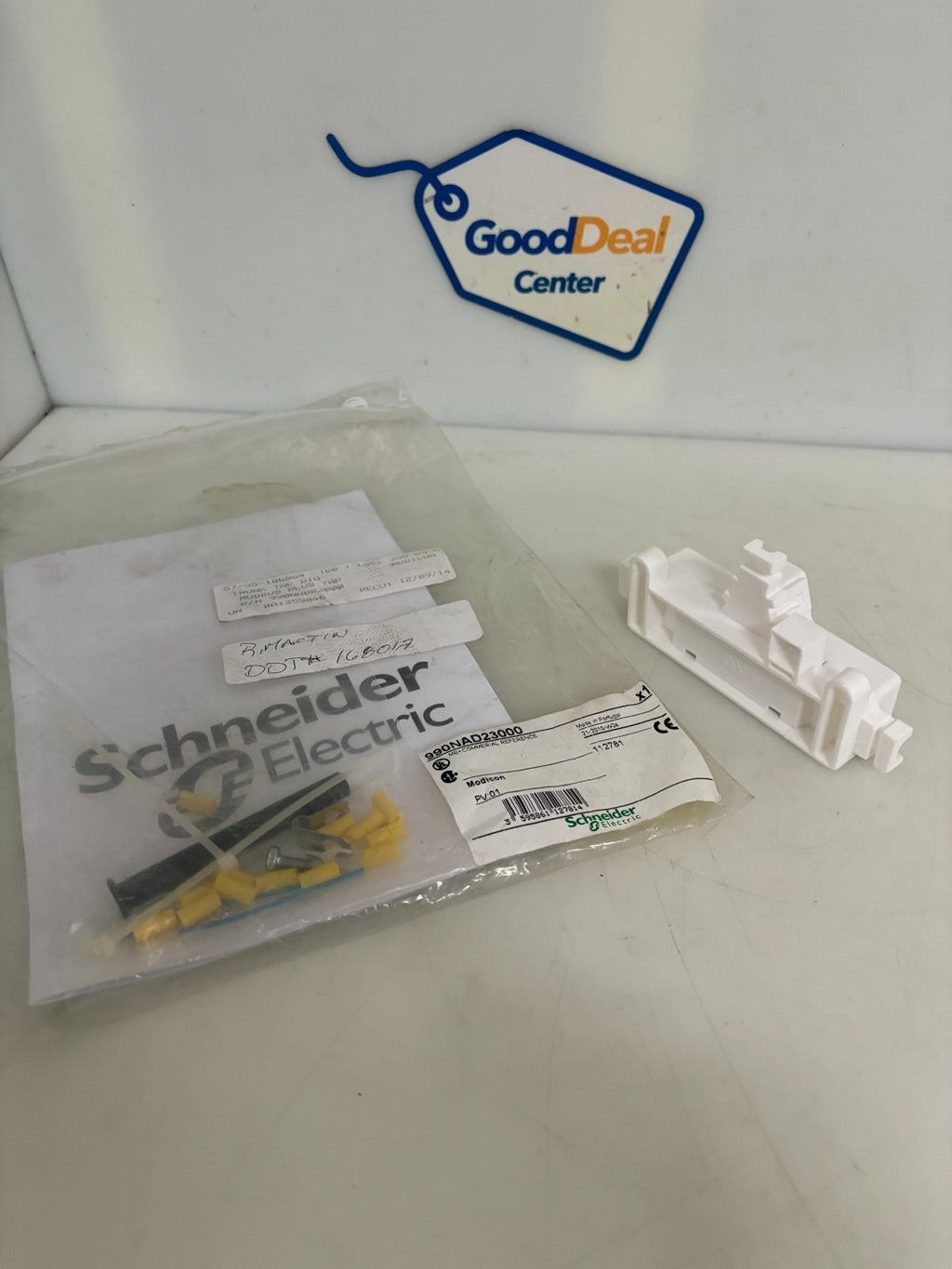 SCHNEIDER MUDBUS PLUS TAP MODICON 990NAD230000