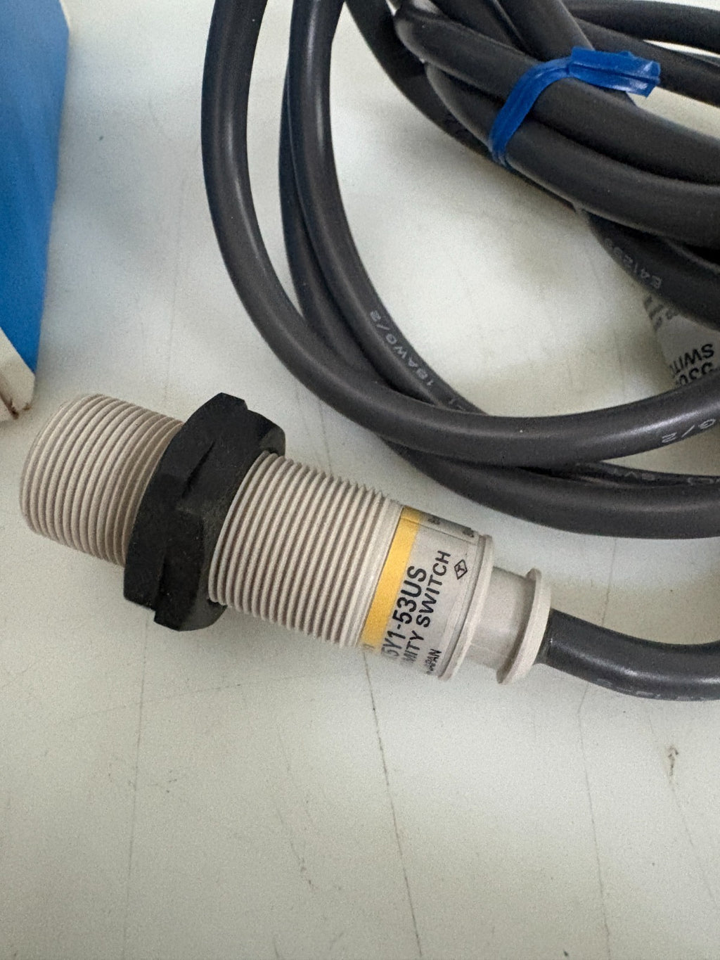 OMRON PROXIMITY SWITCH E2F-X5Y1-53US 1