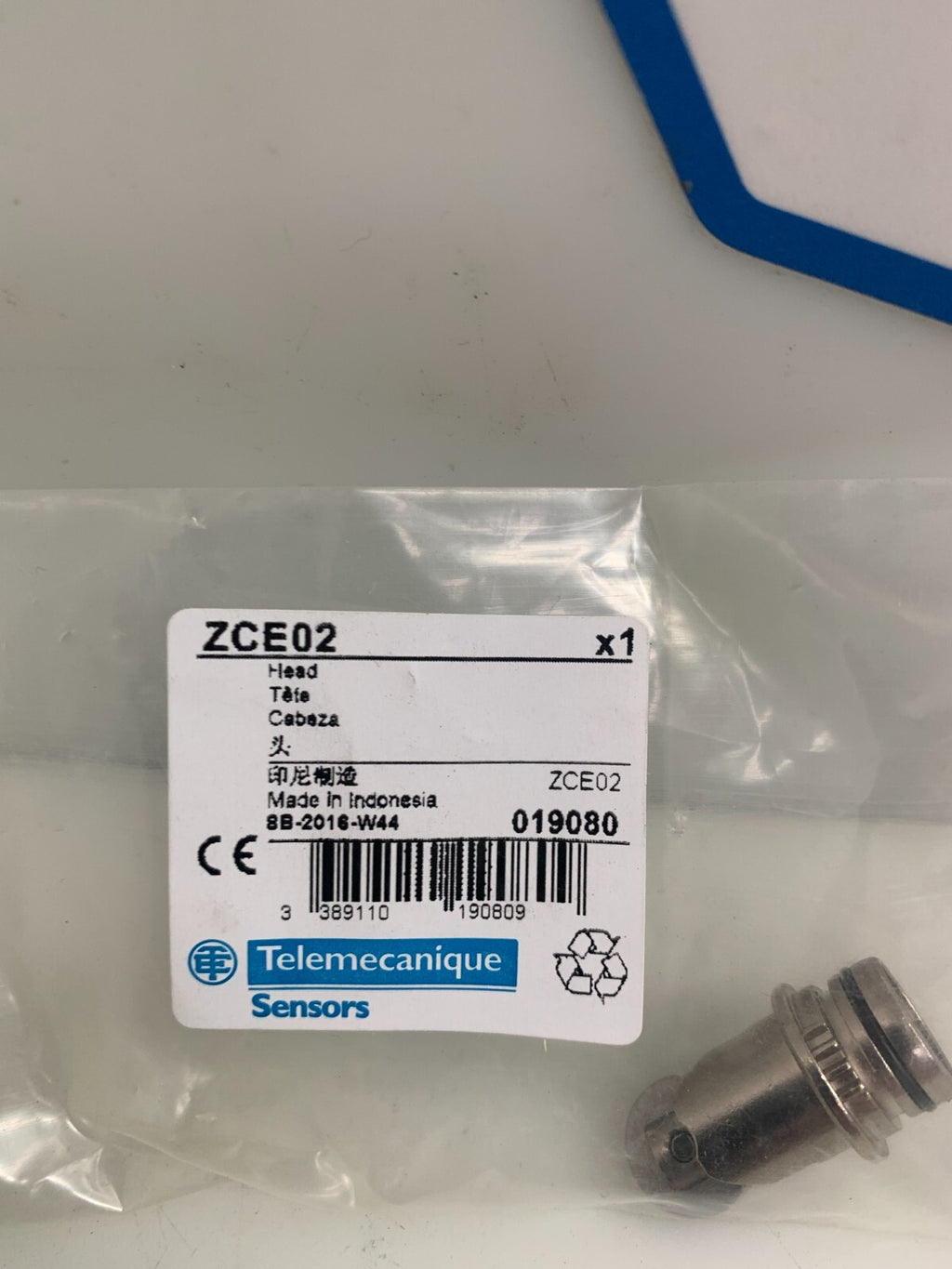 Lot of 2 Telemecanique limit switch head ZCE02
