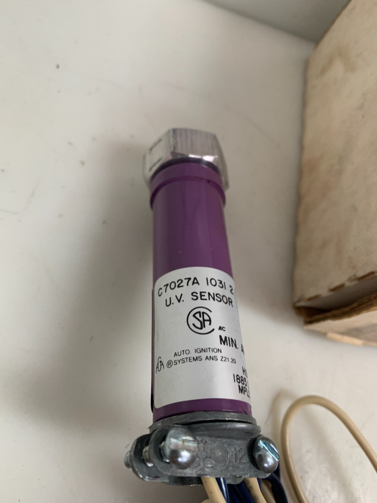 HONEYWELL MINI PEEPER ULTRAVIOLET FLAME DETECTOR C7027A 1031