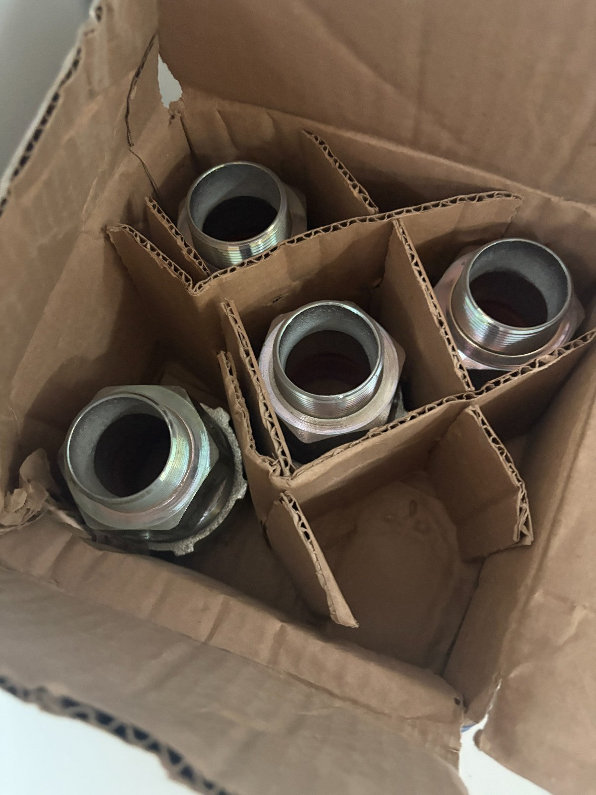 LOT OF 4 ABB THOMAS & BETTS ALUM TECK CABLE FITTING 1 1/2" #104724