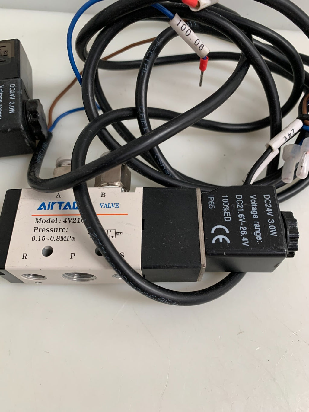 LOT OF 2  AIRTAC VALVE 4V210-08