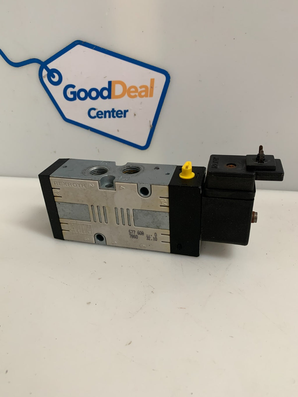 REXROTH PNEUMATIC 5/2 DIRECTIONAL VALVE #577 608...0