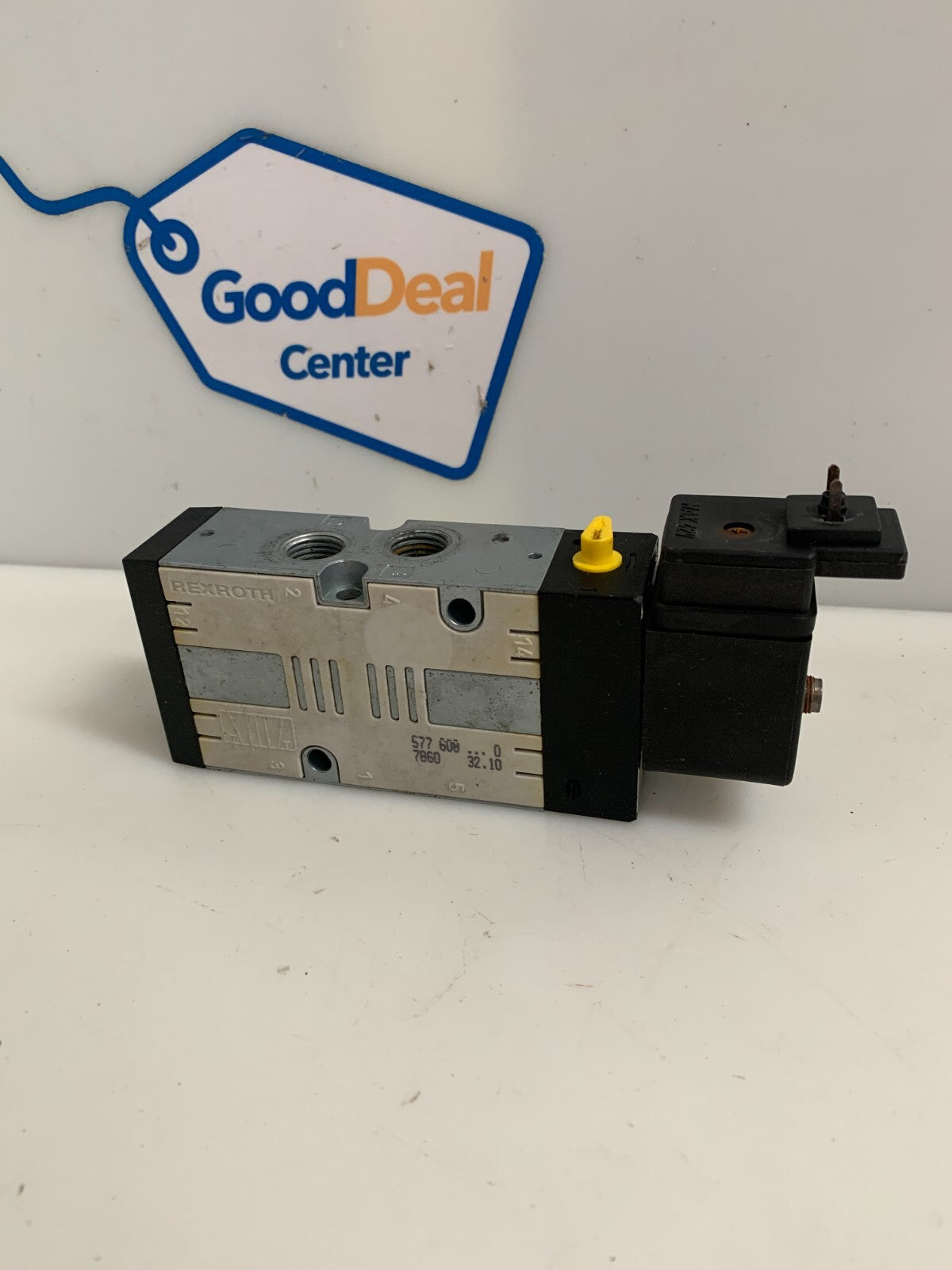 REXROTH PNEUMATIC 5/2 DIRECTIONAL VALVE #577 608...0