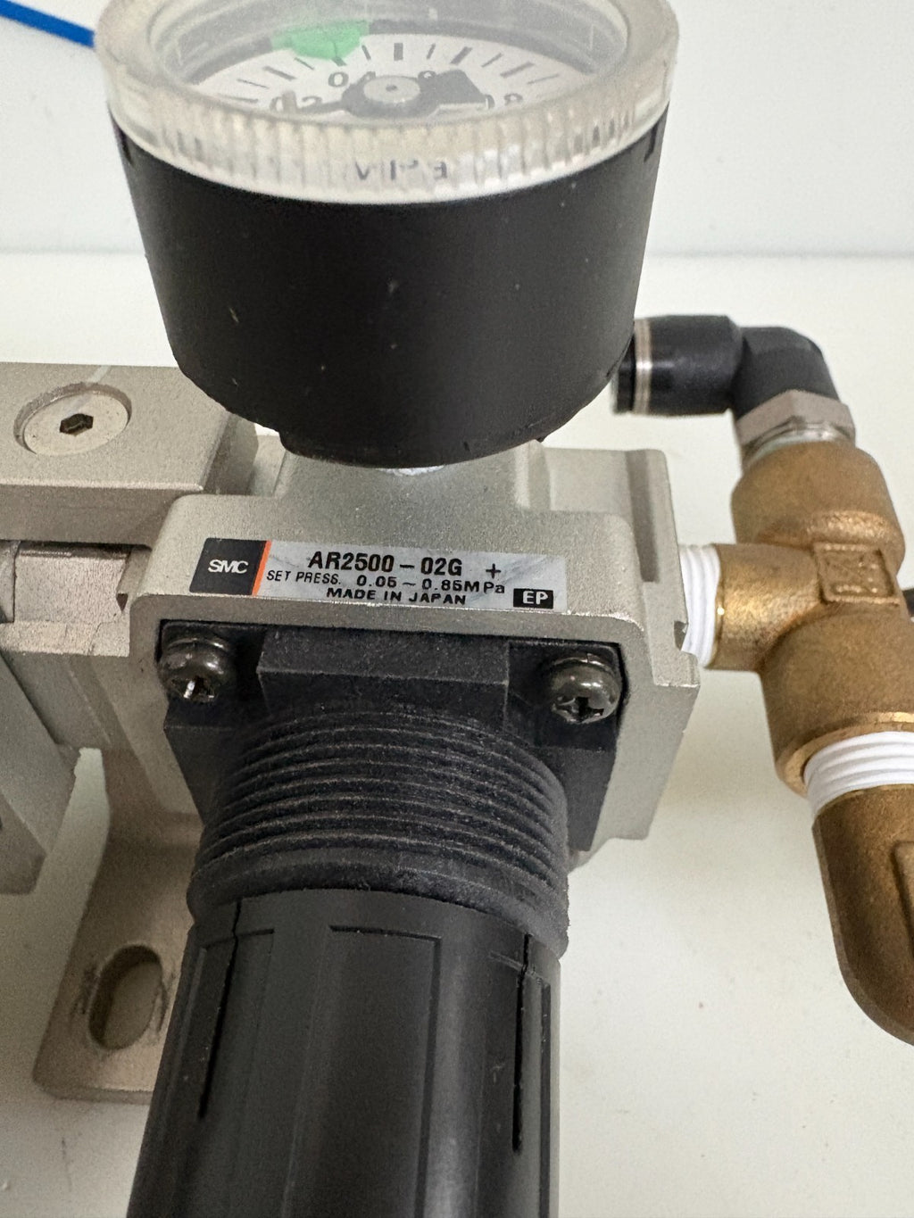 SMC AIR REGULATOR UNIT 1X AF3000-02 1X AFM3000-02 1X AR2500-02G3