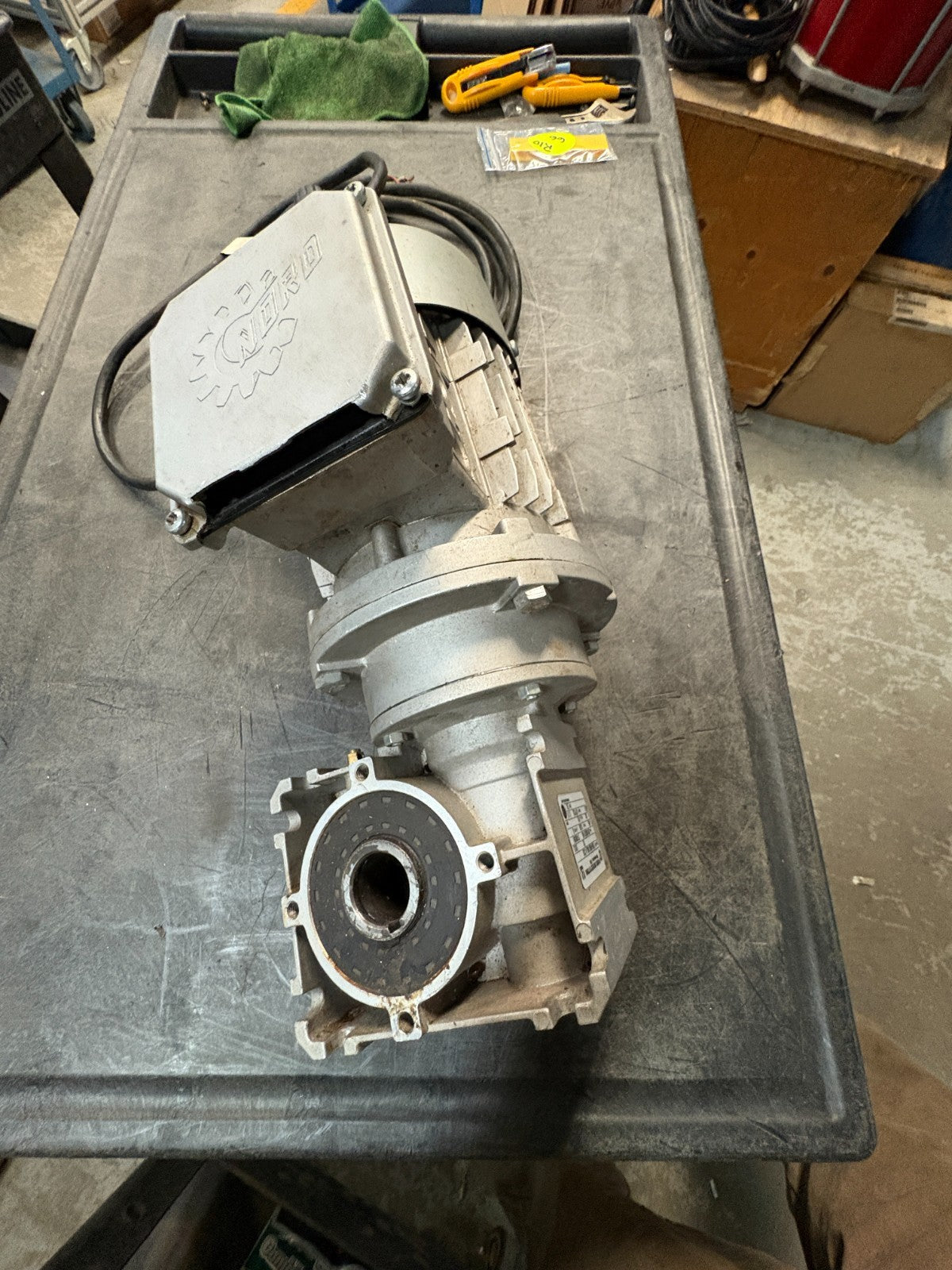 NORD 1HP MOTOR DRIVE SYSTEMS SK 80L/4 CUS W/ GEAR BOX SK 1SI50-N56C-80L/4 CUS
