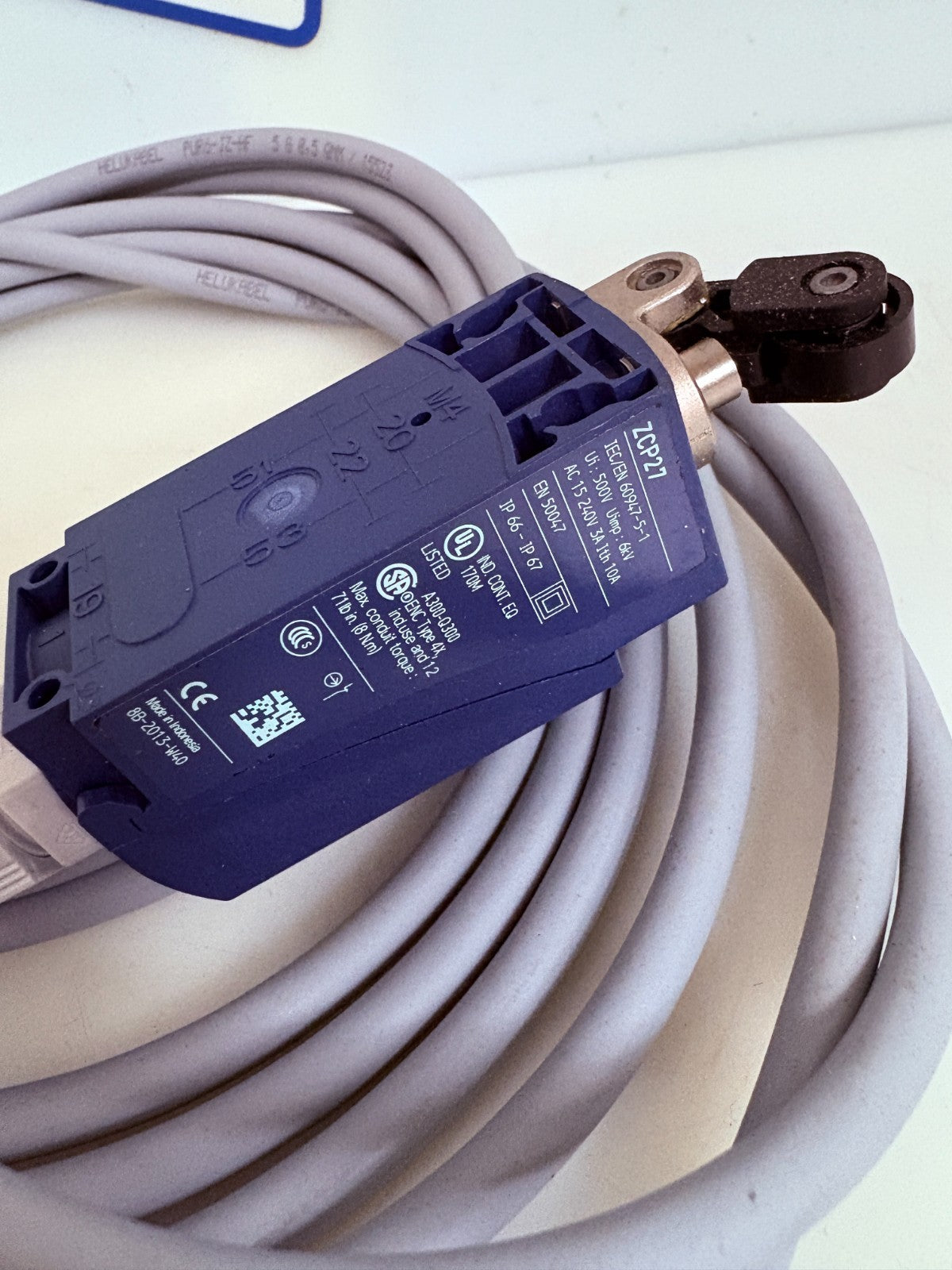 TELEMECANIQUE SCHNEIDER OSOSWITCH ZCP27 W/CABLE