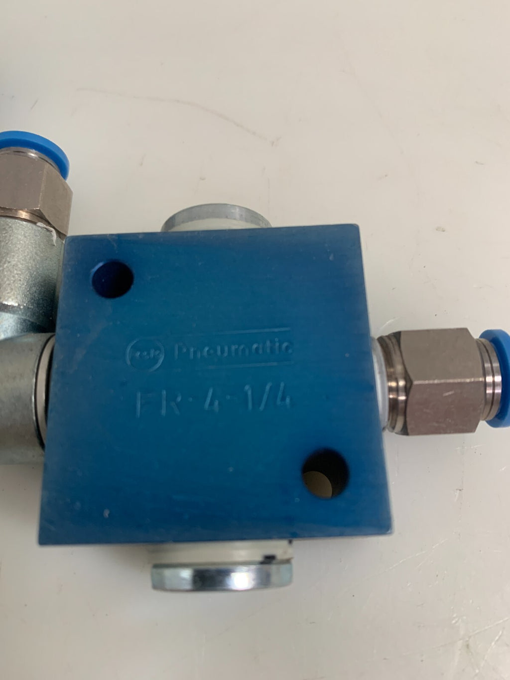 LOT OF 2 FESTO PNEUMATIC MANIFOLD BLOCK FR-4-1/4