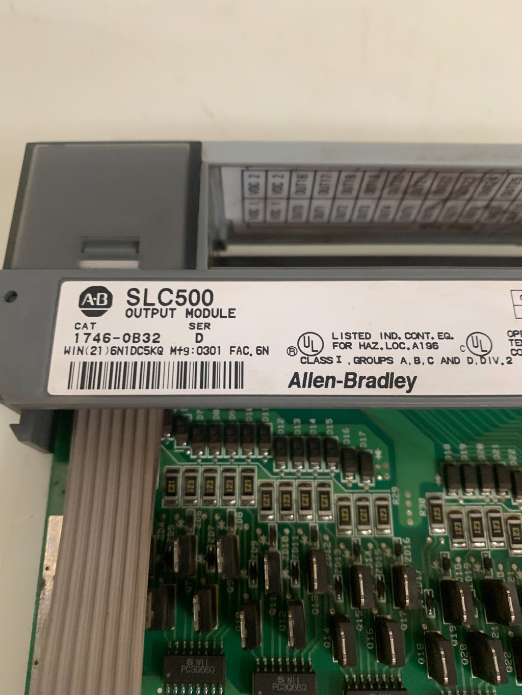 ALLEN BRADLEY SLC 500 OUTPUT MODULE 1746-0B32 SER D3
