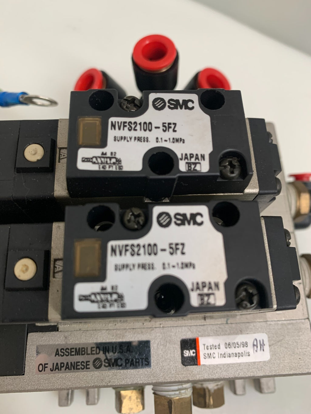 SMC  Solenoid Valve  NVFS2100-5FZ  w/Distribution Block & Fittings (Lot of 2)