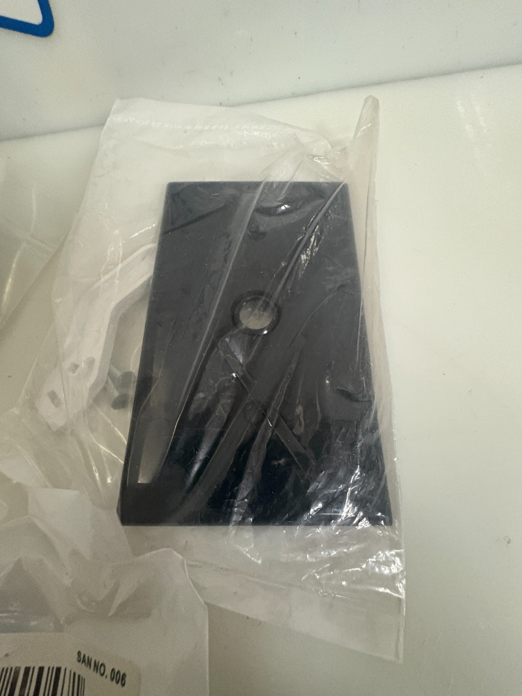 LEVITON 1 GANG TELEPHONE /CABLE WALLPLATE BLACK #80718-E