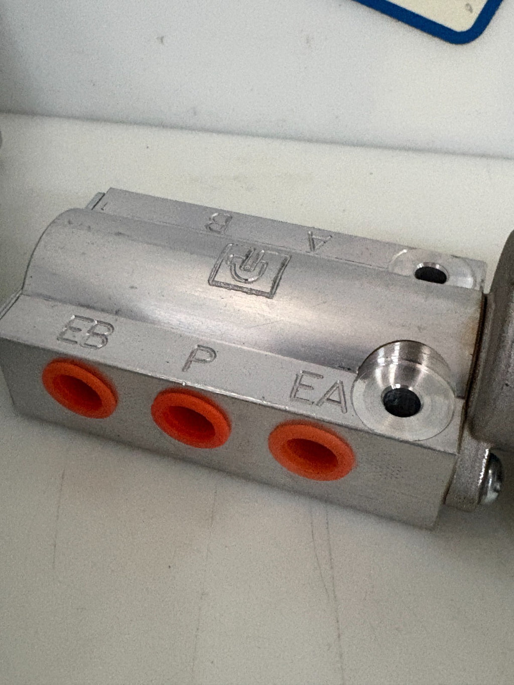 PARKER PILOT OPERATED VALVE 73419AN2NN00N0C111P33